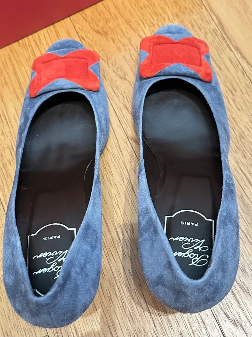 Roger Vivier , Belle de Nuit, grey & red suede, Never worn, size EU 40 orig box